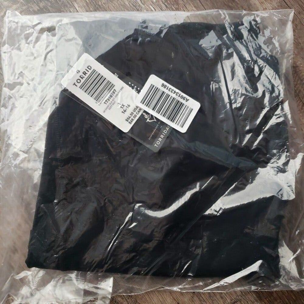 Torrid Performance Core 9 Inch Active Bike Short With Rib Trim - Picture 3 of 3